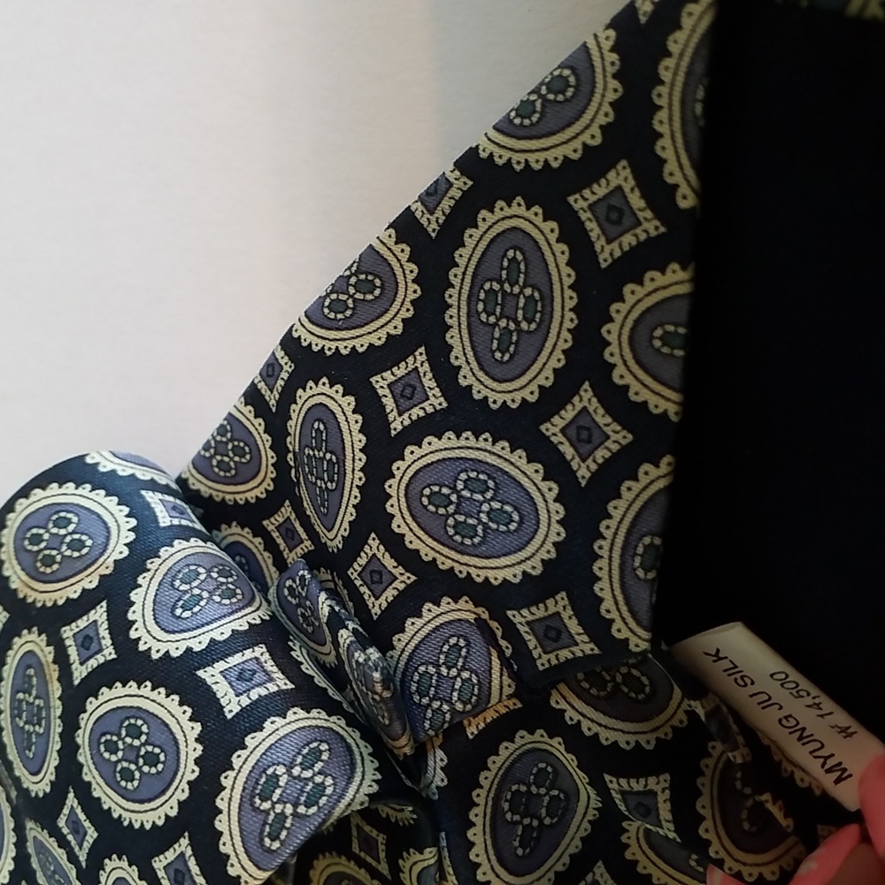 3/$45 Tie SILK HIGH FASHION Navy Gray Ovals - Picture 2 of 3